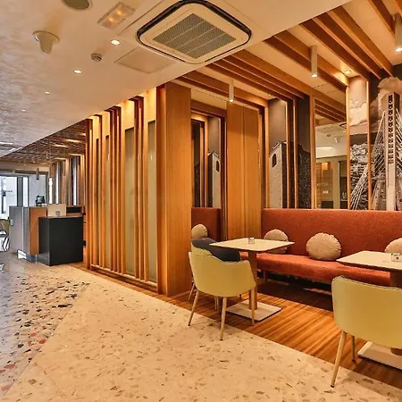 Hotel Carine Centar